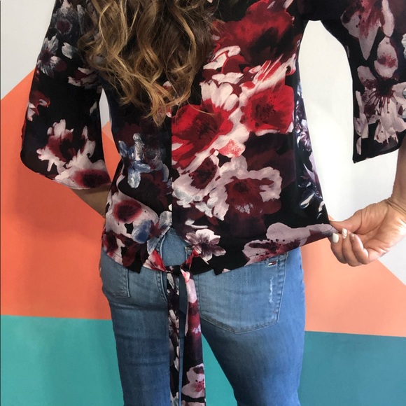 Floral bell-sleeve blouse - Picture 2 of 5